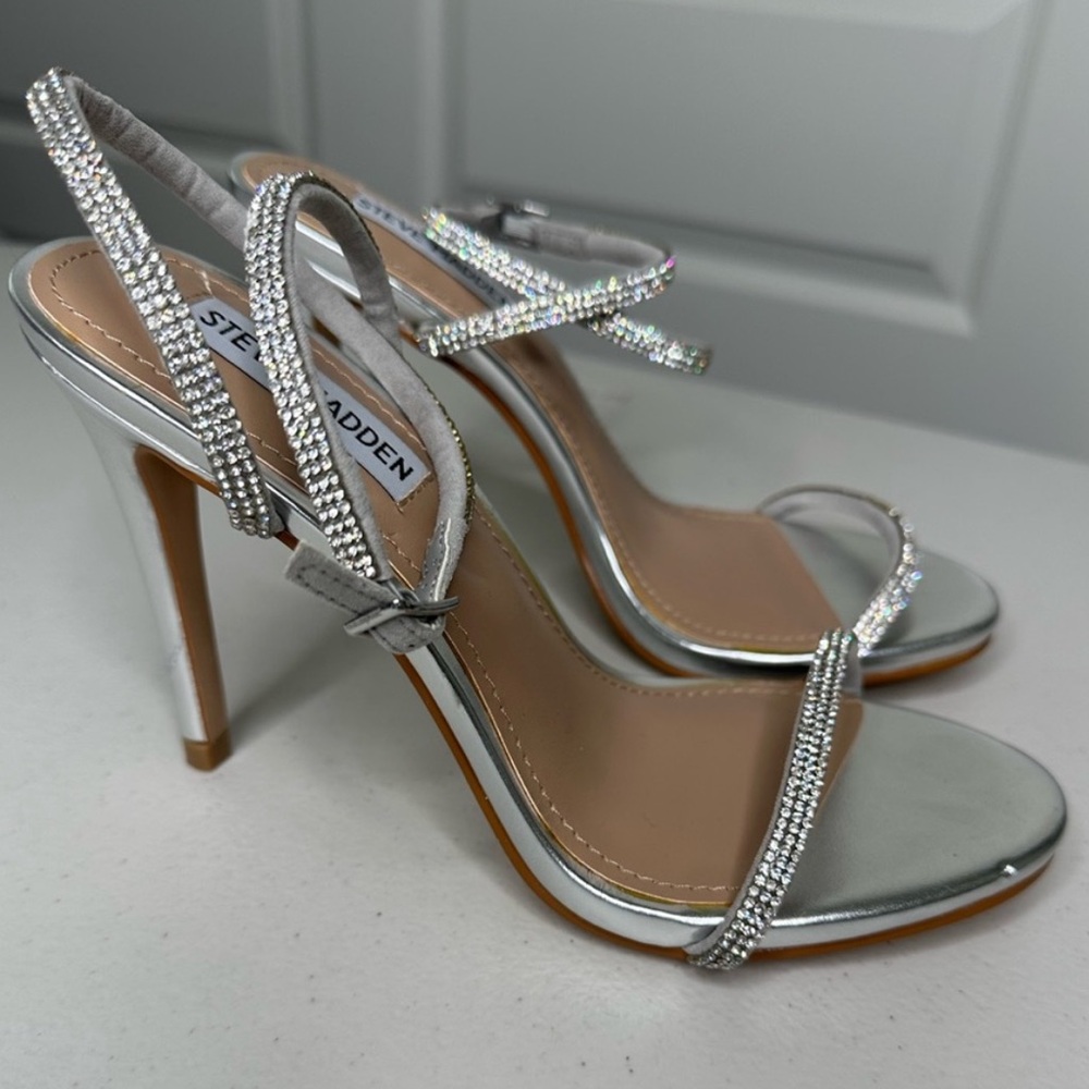 STEVE MADDEN SILVER RHINESTONE BLING STRAPPY HEELS SZ 7 NEW